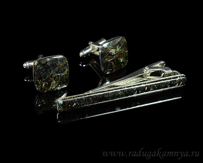 Cufflinks and tie clip made of muscovite, 16*16mm, 60*7mm.