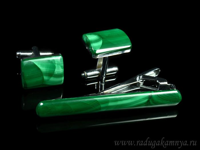 Cufflinks and tie clip made of malachite, 18*12mm, 60*7mm.